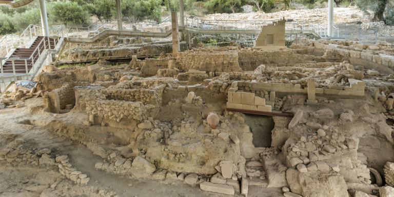Ελεύθερνα -Η νεκρόπολη της Ορθής Πέτρας